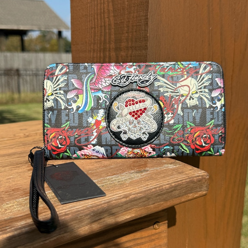 NWT! Ed Hardy Colorful Graphic
Rhinestone Crystal Grunge Zip
Wallet